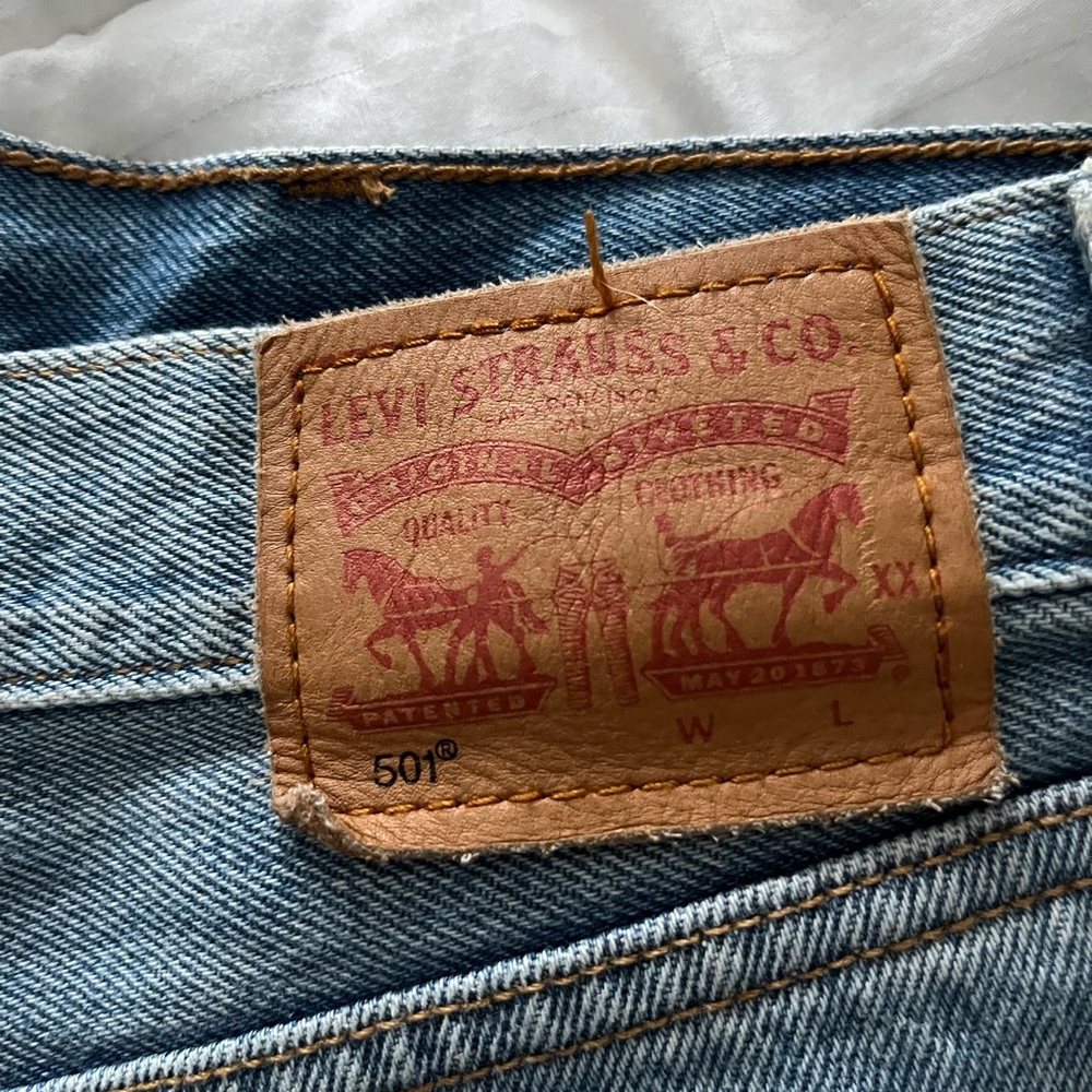 ⭐️Levi’s patchwork denim cut off shorts - Picture 3 of 5